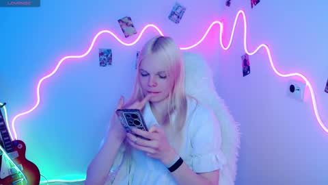 Lia online show from October 19, 2025, 5:02 pm