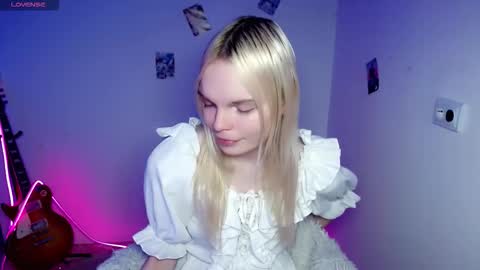 Lia online show from December 17, 2025, 6:36 pm