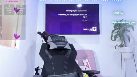 emily_palmeer online show from October 13, 2025, 11:54 am