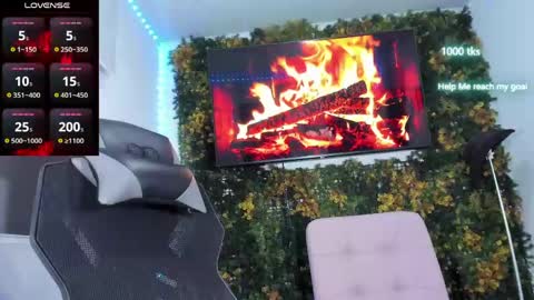 emily_palmeer online show from May 20, 2026, 8:42 am