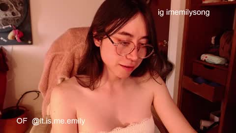 emily_pearl_ online show from February 12, 2026, 8:48 pm
