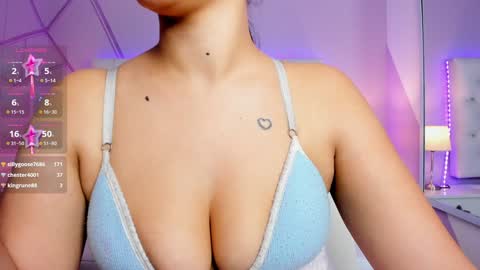 Snapshot of emily_roux chatting on December 11, 2024, 2:09 am EMILY online show from December 11, 2024, 2:09 am