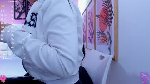 Snapshot of emily_roux chatting on January 9, 2025, 8:13 am EMILY online show from January 9, 2025, 8:13 am