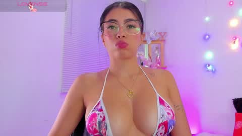 Snapshot of emily_sanderss1 chatting on December 20, 2024, 7:07 pm Emily online show from December 20, 2024, 7:07 pm
