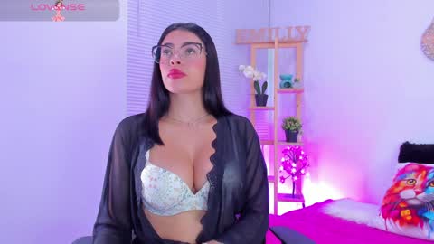 Snapshot of emily_sanderss1 chatting on February 5, 2025, 8:25 pm Emily online show from February 5, 2025, 8:25 pm