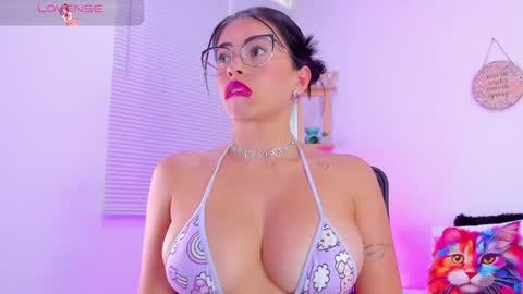 Snapshot of emily_sanderss1 chatting on February 7, 2025, 9:15 pm Emily online show from February 7, 2025, 9:15 pm