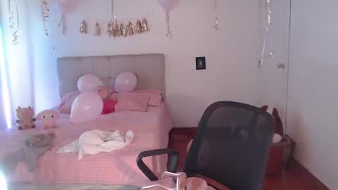 Snapshot of emily_swan_04 chatting on January 4, 2025, 7:02 pm Emily Swan online show from January 4, 2025, 7:02 pm