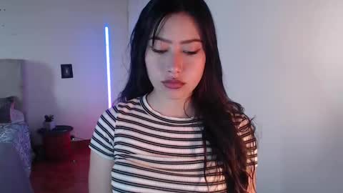 Snapshot of emily_swan_04 chatting on January 13, 2025, 6:59 pm Emily Swan online show from January 13, 2025, 6:59 pm