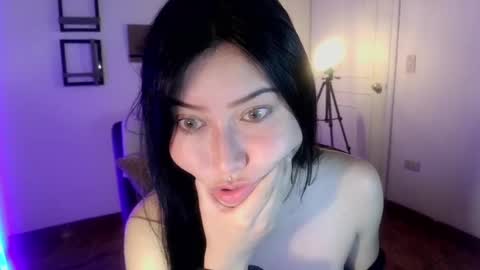 Snapshot of emily_swan_04 chatting on February 21, 2025, 2:17 am Emily Swan online show from February 21, 2025, 2:17 am