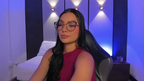 emily_tolson online show from May 15, 2026, 7:32 pm