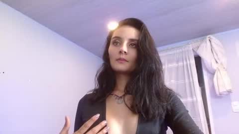 Snapshot of emily_tonson chatting on February 20, 2025, 1:25 am Emily online show from February 20, 2025, 1:25 am