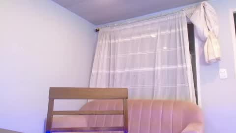 Snapshot of emily_tonson chatting on February 20, 2025, 11:54 pm Emily online show from February 20, 2025, 11:54 pm