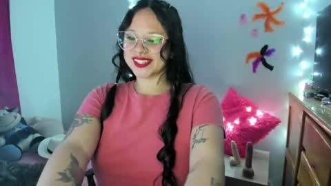 Snapshot of emily_vixen_ chatting on October 20, 2025, 5:19 am emily_vixen_ online show from October 20, 2025, 5:19 am