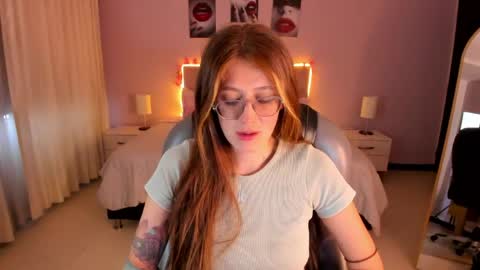 Snapshot of emily_warren__ chatting on April 30, 2026, 8:37 pm emily_warren__ online show from April 30, 2026, 8:37 pm