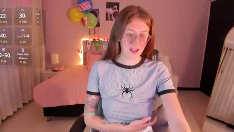 emily_warren__ online show from June 17, 2026, 8:54 pm