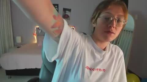 emily_warren__ online show from June 23, 2026, 8:07 pm