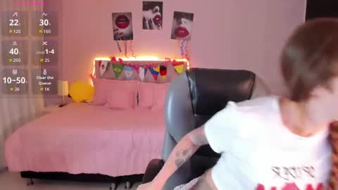 emily_warren__ online show from June 29, 2026, 6:52 pm