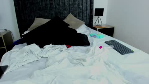 Emilyyy online show from December 11, 2024, 4:39 am