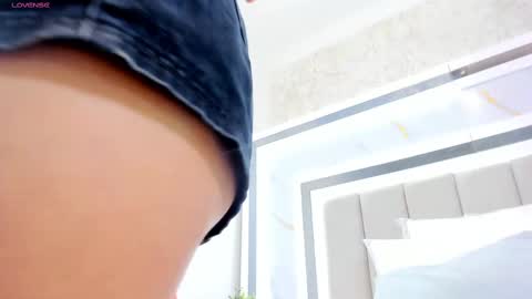 Snapshot of emilyblack_1 chatting on March 5, 2025, 5:29 pm Emily online show from March 5, 2025, 5:29 pm