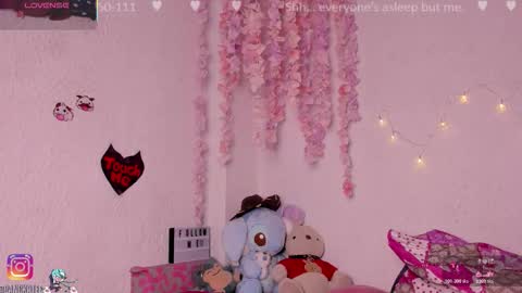 Snapshot of emilycollei chatting on November 12, 2025, 3:45 pm Emily online show from November 12, 2025, 3:45 pm