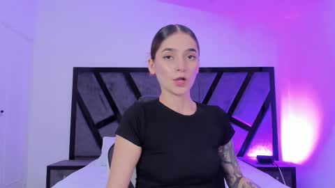 Snapshot of emilyevanss1_ chatting on October 4, 2025, 5:05 am Emily online show from October 4, 2025, 5:05 am