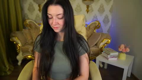 Snapshot of emilyhalls chatting on February 9, 2025, 5:43 pm Emily online show from February 9, 2025, 5:43 pm
