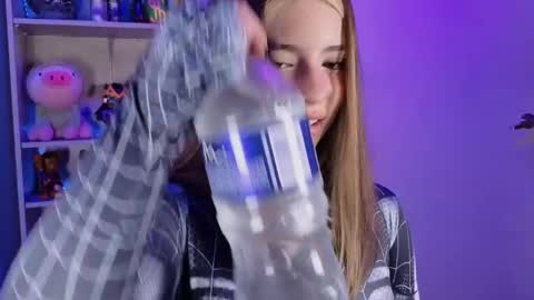 VALEEEN online show from October 10, 2025, 4:50 pm