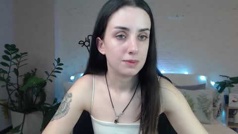 Emyli online show from March 10, 2025, 9:51 pm