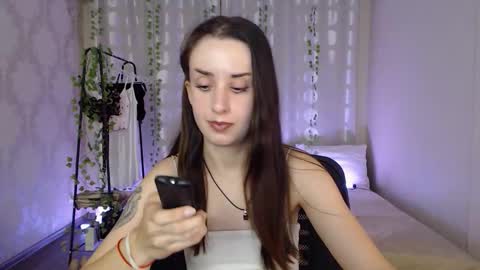 Emyli online show from September 10, 2025, 5:24 pm