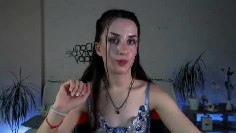 Emyli online show from September 12, 2025, 4:40 pm