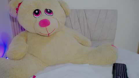 Snapshot of emilylittle___ chatting on November 13, 2025, 2:05 pm EMI online show from November 13, 2025, 2:05 pm