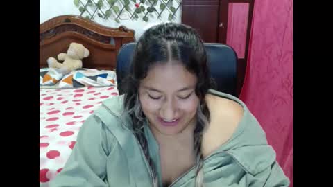 Snapshot of emilylove14 chatting on December 28, 2024, 5:33 am Emily Cortez online show from December 28, 2024, 5:33 am