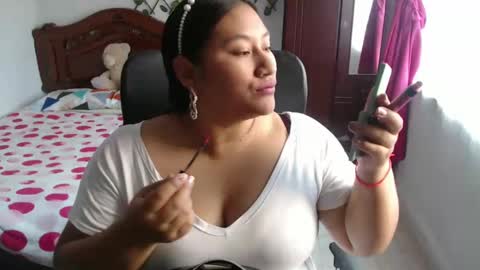 Snapshot of emilylove14 chatting on December 29, 2024, 4:40 pm Emily Cortez online show from December 29, 2024, 4:40 pm