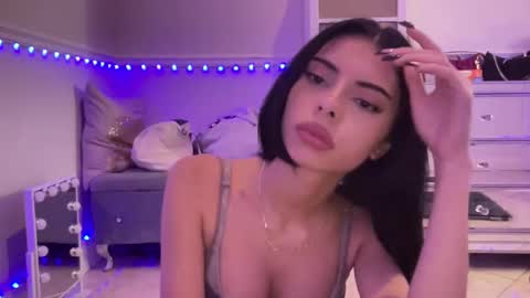 Snapshot of emilymayy chatting on October 7, 2025, 11:57 pm emilymayy online show from October 7, 2025, 11:57 pm