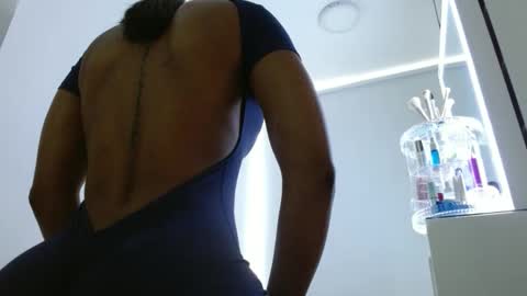 Snapshot of emilymonrro chatting on December 4, 2024, 4:05 pm emily monrro online show from December 4, 2024, 4:05 pm