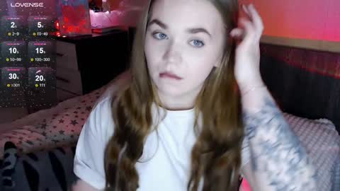 Emily  Emi online show from November 3, 2025, 4:08 pm