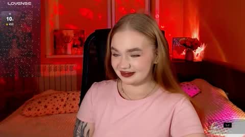 Emily  Emi online show from November 16, 2025, 2:22 pm