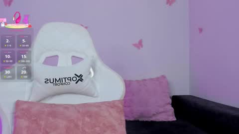 Snapshot of emilyrive chatting on October 7, 2025, 10:45 am Emily online show from October 7, 2025, 10:45 am