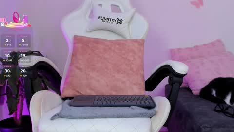 Snapshot of emilyrive chatting on October 24, 2025, 9:44 pm Emily online show from October 24, 2025, 9:44 pm