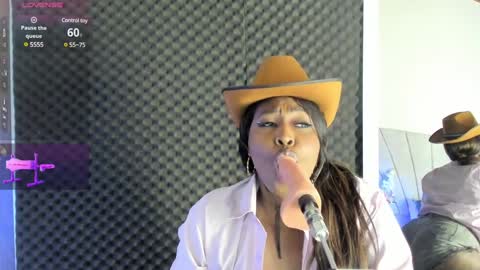 emilyrojas online show from January 19, 2025, 12:39 pm