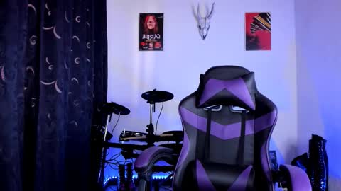  Emily Support me to have 100 likes plx online show from December 18, 2025, 6:36 pm