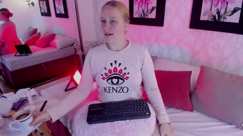 Summer 3 online show from December 5, 2025, 5:38 am