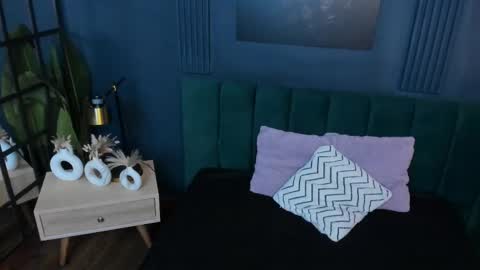 Emily Thyson online show from October 3, 2025, 12:02 pm