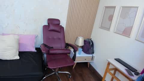 Emily Thyson online show from October 6, 2025, 12:13 pm