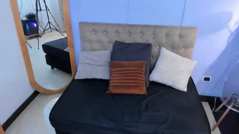 Emily Thyson online show from October 13, 2025, 12:05 pm