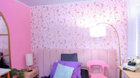 Emily Thyson online show from October 17, 2025, 12:08 pm