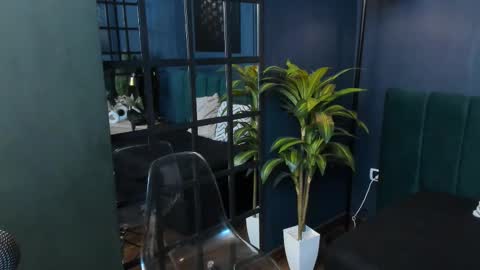 Emily Thyson online show from November 3, 2025, 12:28 pm