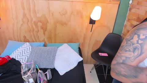 Emily Thyson online show from November 7, 2025, 12:16 pm