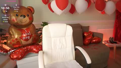 Emily Turner  online show from February 18, 2026, 7:10 pm