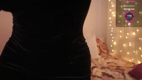 Snapshot of emilyxrose_ chatting on February 6, 2025, 10:43 pm IG thickemmsss online show from February 6, 2025, 10:43 pm